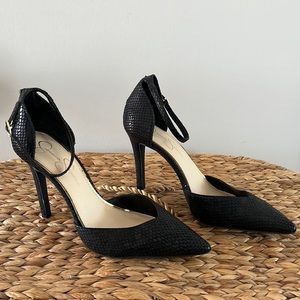 LIKE NEW Jessica Simpson Black Snake Print Pump (US 9)